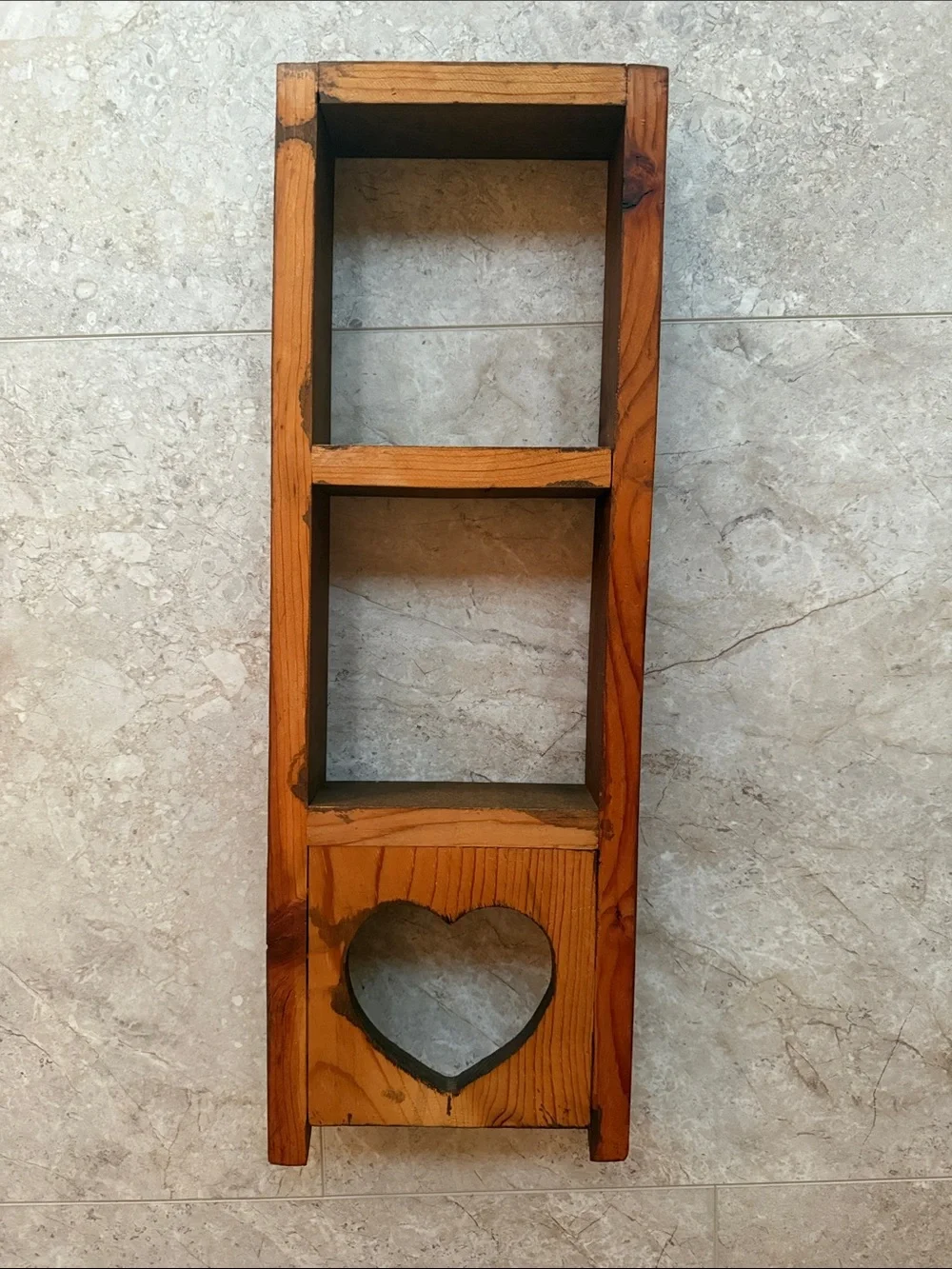 Vintage Solid Wooden Vertical Shelf Heart